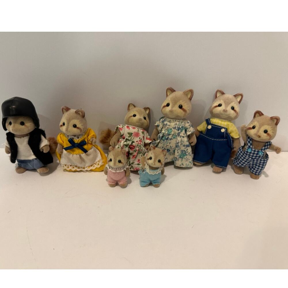 Calico Critters Mulberry Raccoon Family of 8 played with condition